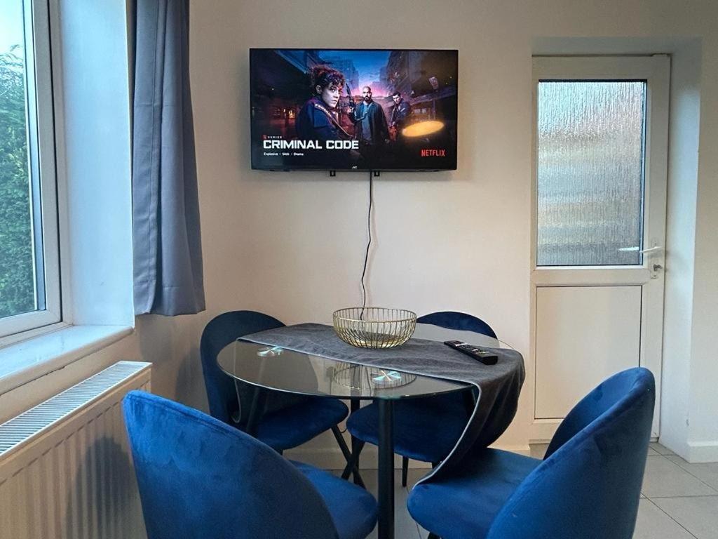 Charming 2-Bedroom Flat With A Garden And Free Parking At Abingdon อ็อกซ์ฟอร์ด ภายนอก รูปภาพ