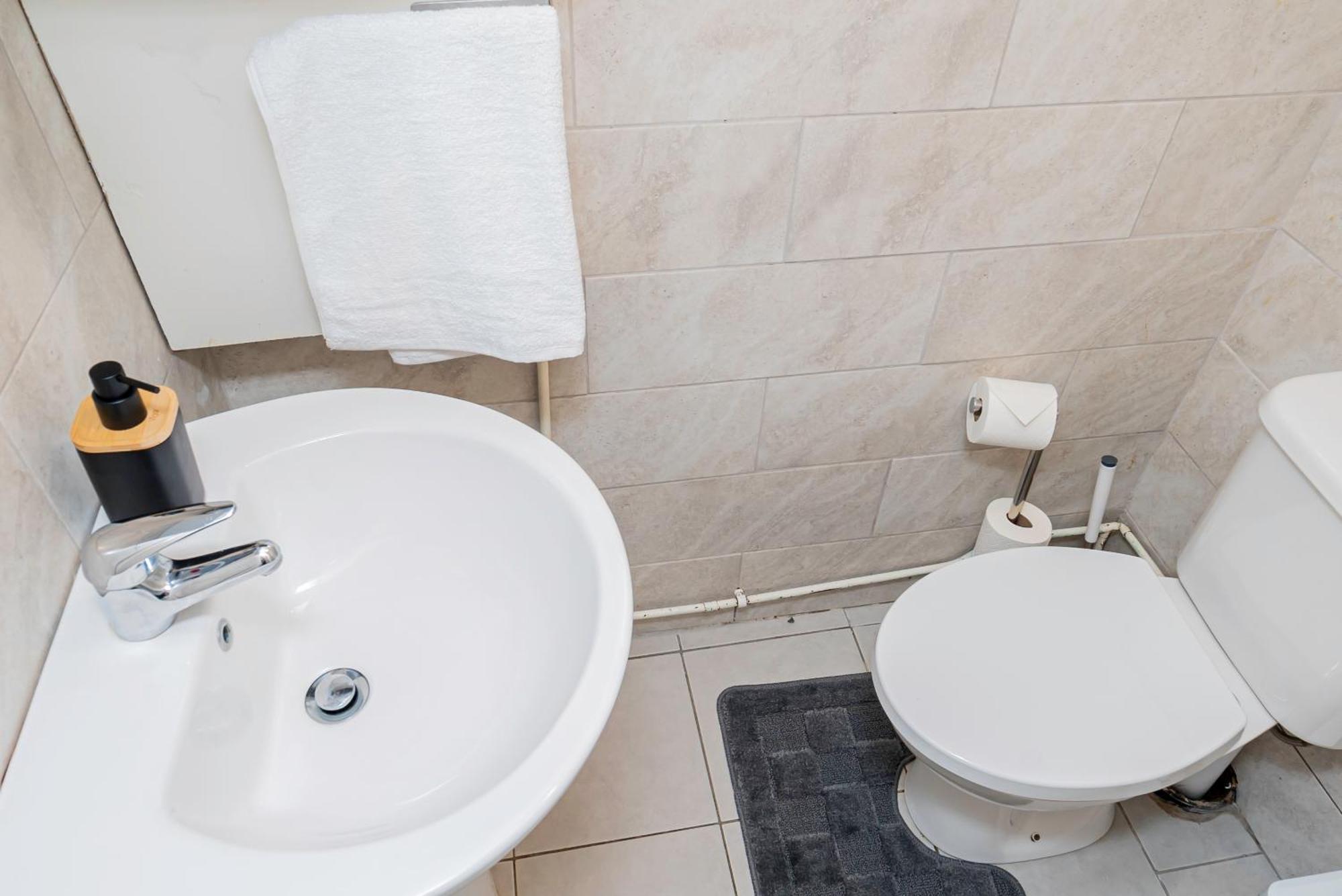 Charming 2-Bedroom Flat With A Garden And Free Parking At Abingdon อ็อกซ์ฟอร์ด ภายนอก รูปภาพ